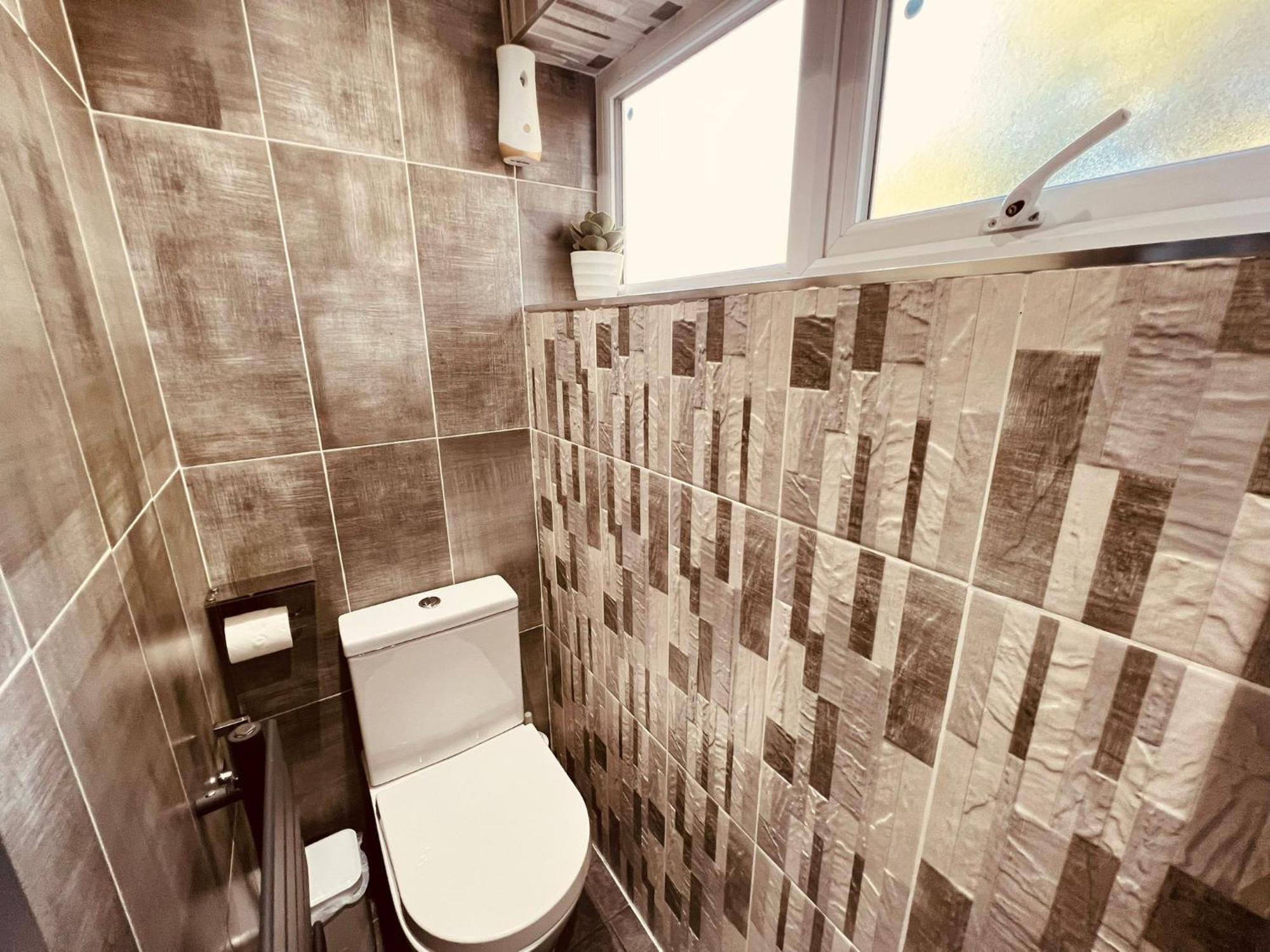Modern Suites -5 Bedroom House- With Free Parking Birmingham City Ngoại thất bức ảnh