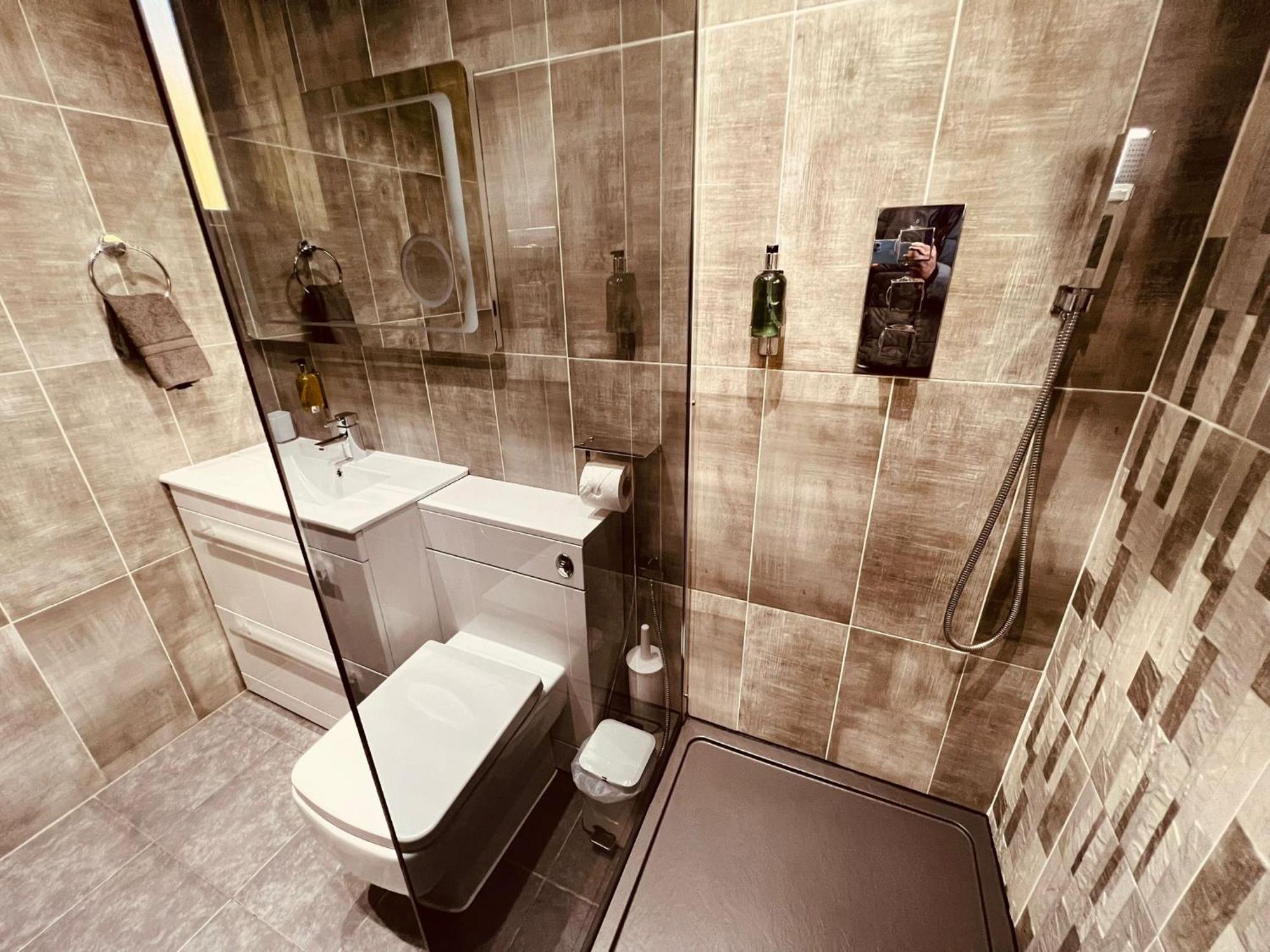 Modern Suites -5 Bedroom House- With Free Parking Birmingham City Ngoại thất bức ảnh