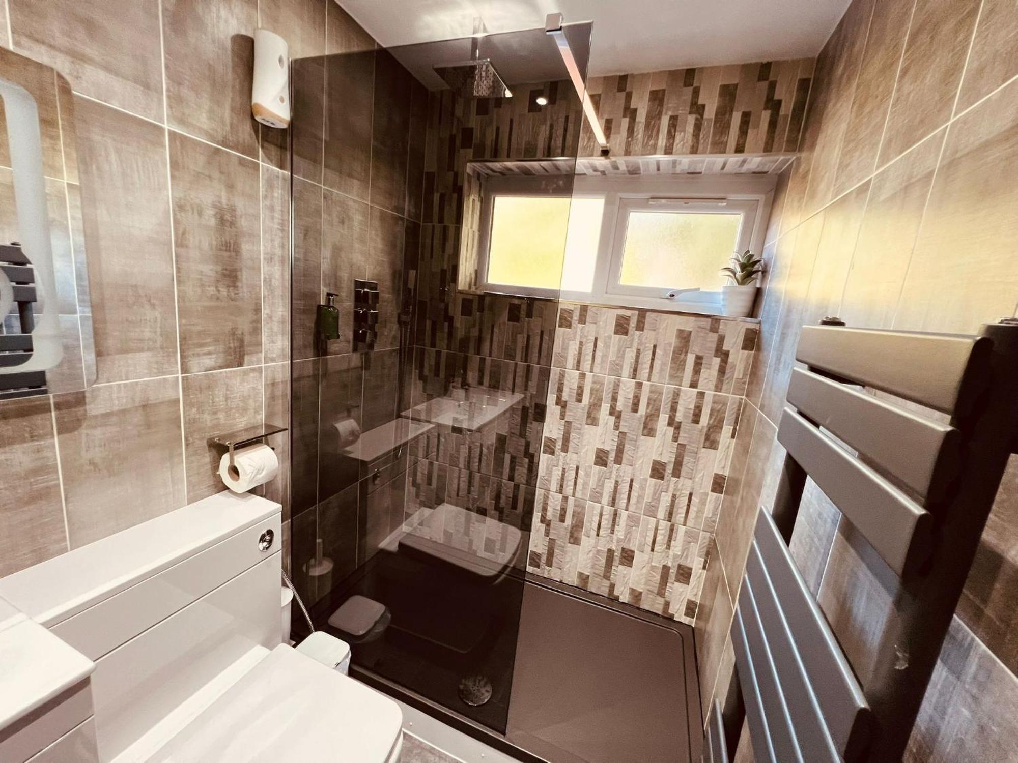 Modern Suites -5 Bedroom House- With Free Parking Birmingham City Ngoại thất bức ảnh