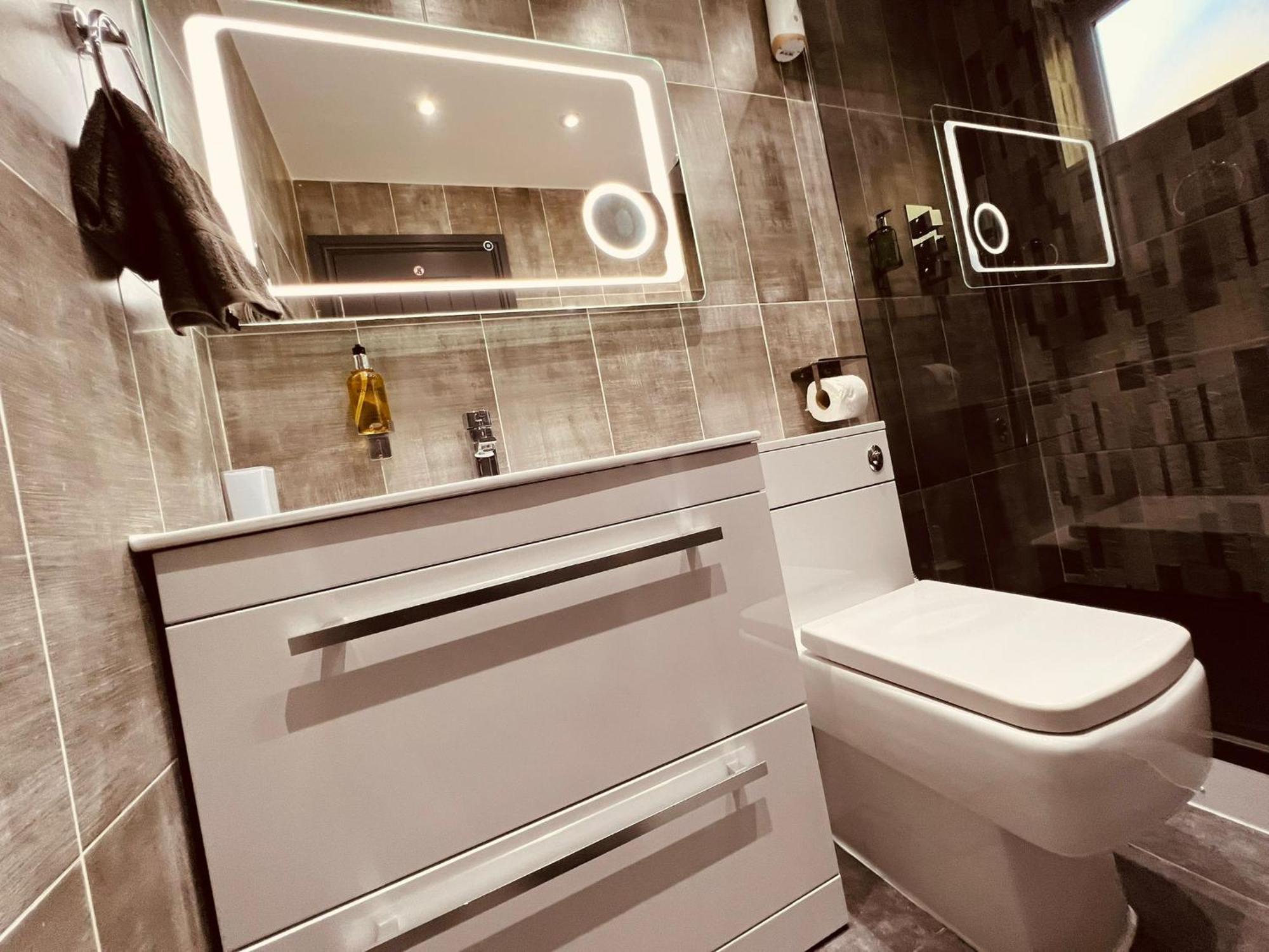 Modern Suites -5 Bedroom House- With Free Parking Birmingham City Ngoại thất bức ảnh
