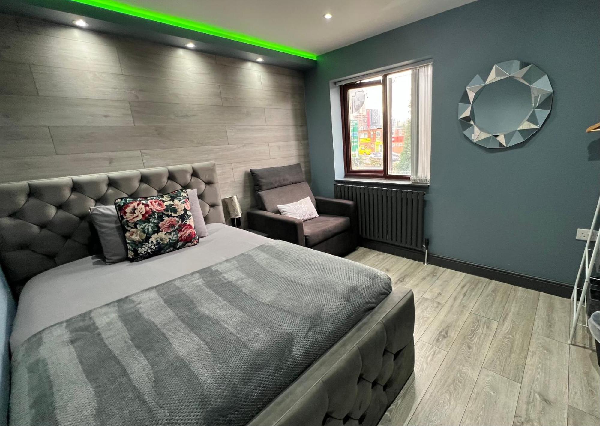 Modern Suites -5 Bedroom House- With Free Parking Birmingham City Ngoại thất bức ảnh
